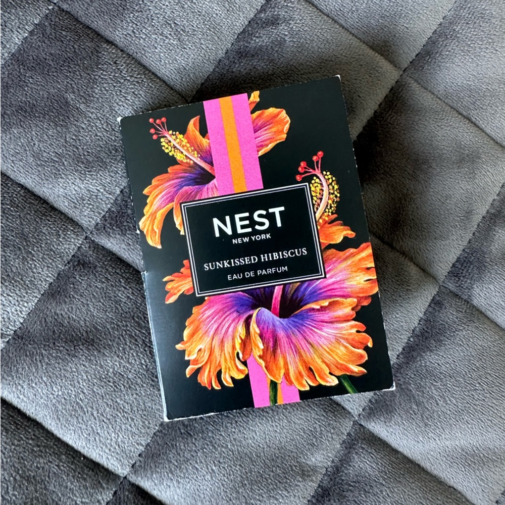 New! NEST 💕4/30💕Sun kissed Hibiscus